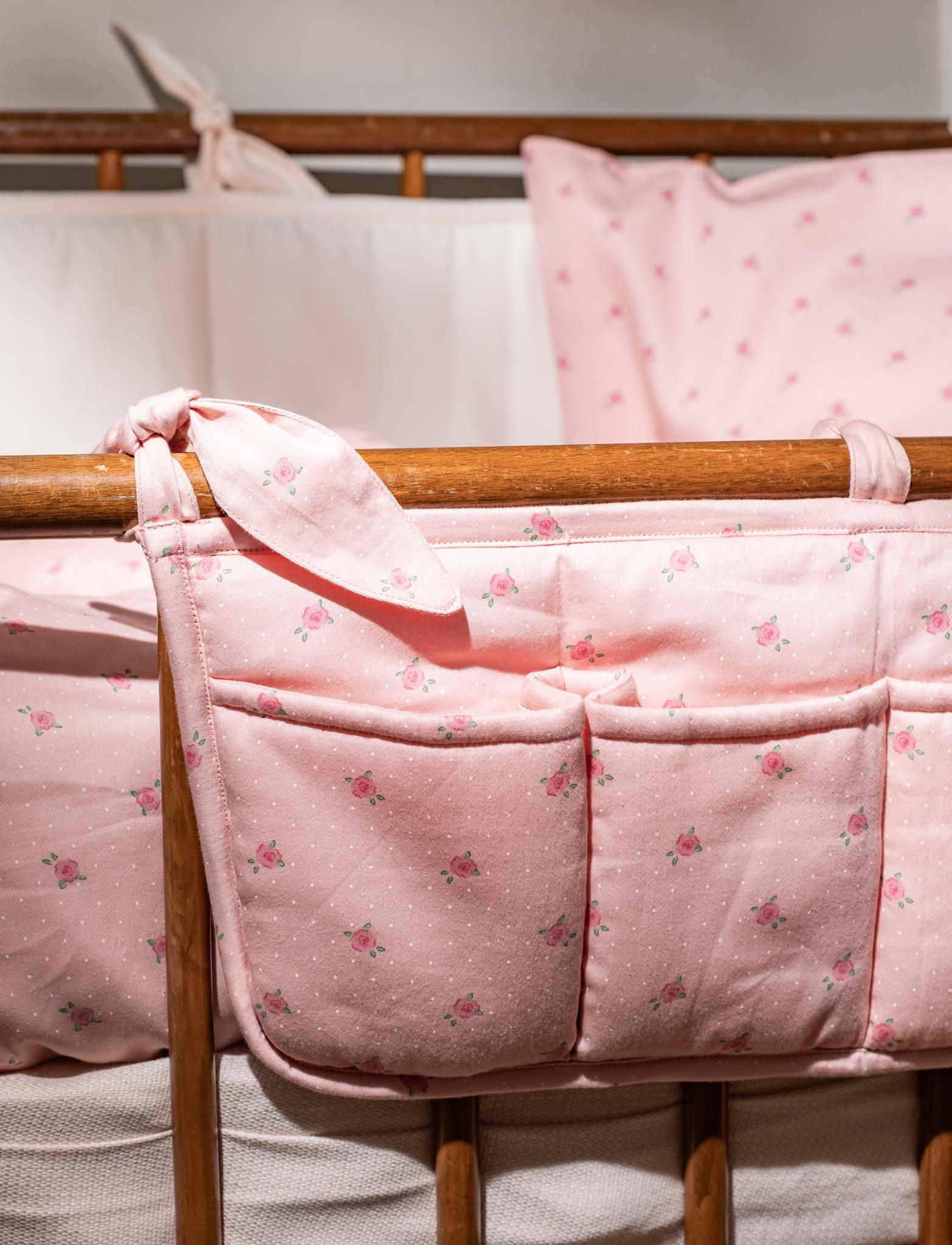 That's Mine Lali sengelomme - Tiny roses - 85% Bomuld (Økologisk), 15% Polyester (Genanvendt) Buy Sovetid||Sengelommer||personale||Baby essentials||Sengetøj og Soveposer||AW26||All here.