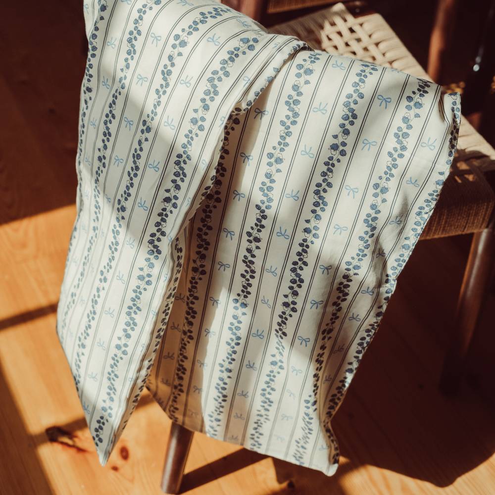 That's Mine Levi sengetøj - Bell flower - 100% Organic cotton Buy Sovetid||Sengetøj||Alle||personale||alt minus sløjfe||Bell flower here.