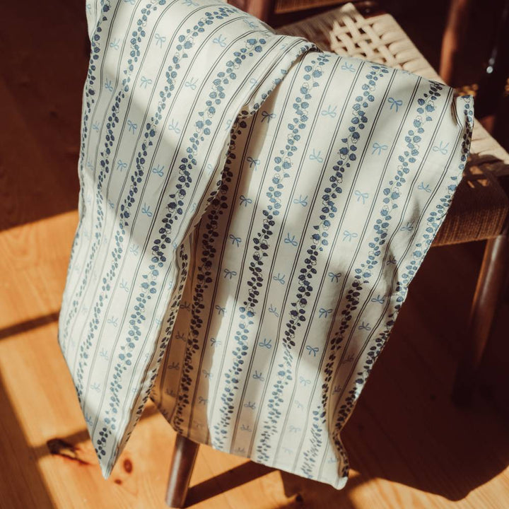 That's Mine Levi sengetøj - Bell flower - 100% Organic cotton Buy Sovetid||Sengetøj||Alle||personale||alt minus sløjfe||Bell flower here.