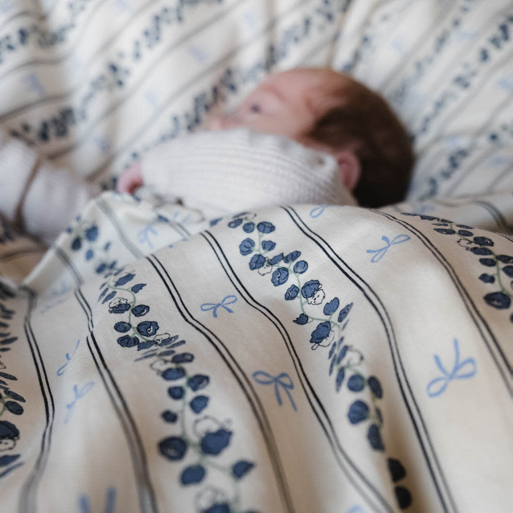 That's Mine Levi sengetøj - Bell flower - 100% Organic cotton Buy Sovetid||Sengetøj||Alle||personale||alt minus sløjfe||Bell flower here.