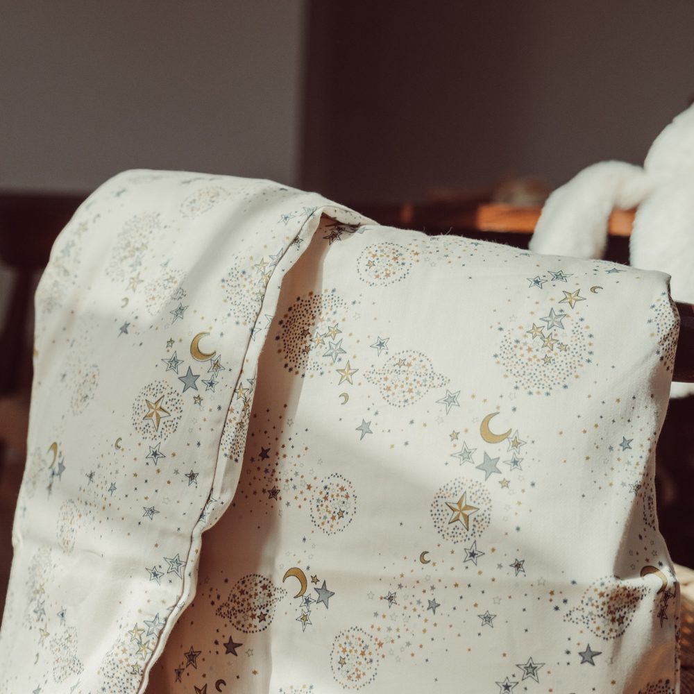 That's Mine Levi sengetøj - Million stars - 100% Organic cotton Buy Sovetid||Sengetøj||Alle||personale||alt minus sløjfe||Million stars here.