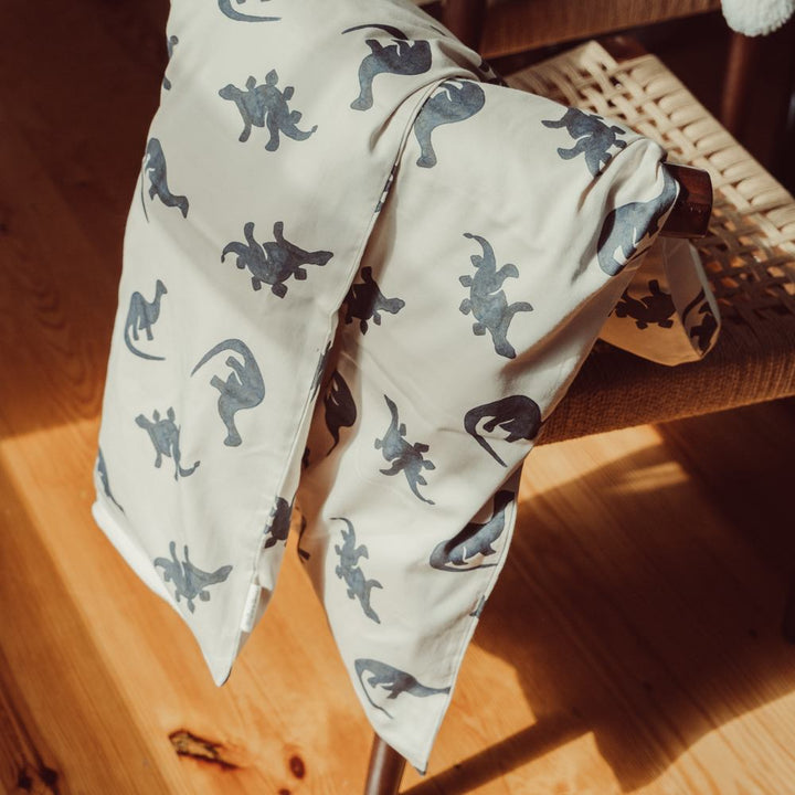 That's Mine Levi sengetøj - Mono dino - 100% Organic cotton Buy Sovetid||Sengetøj||Alle||Favoritter||personale||Efterår & vinter 2025||alt minus sløjfe||NOOS||Del dine øjeblikke||AW25 NOOS||Dinosaurtøj & kostumer||Mono dino here.