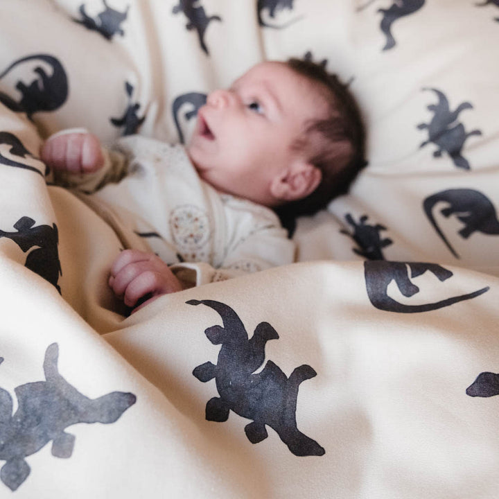 That's Mine Levi sengetøj - Mono dino - 100% Organic cotton Buy Sovetid||Sengetøj||Alle||Favoritter||personale||Efterår & vinter 2025||alt minus sløjfe||NOOS||Del dine øjeblikke||AW25 NOOS||Dinosaurtøj & kostumer||Mono dino here.