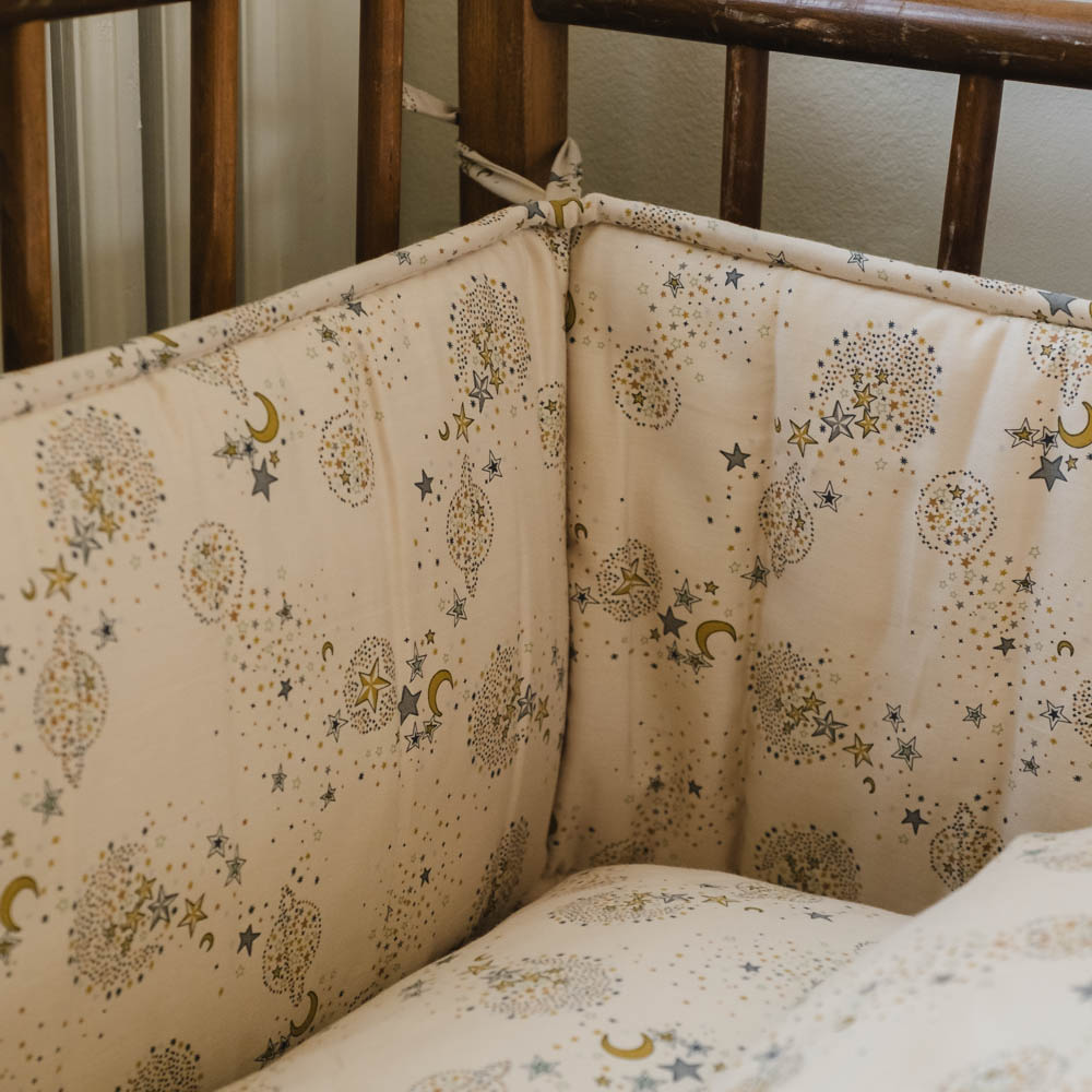 That's Mine Lotus sengerand - Million stars - 65% Organic cotton / 35% Recycled polyester Buy Sovetid||Sengerande||Alle||personale||Efterår & vinter 2025||alt minus sløjfe||mette-sale||Million stars||drop 1 aw25 here.