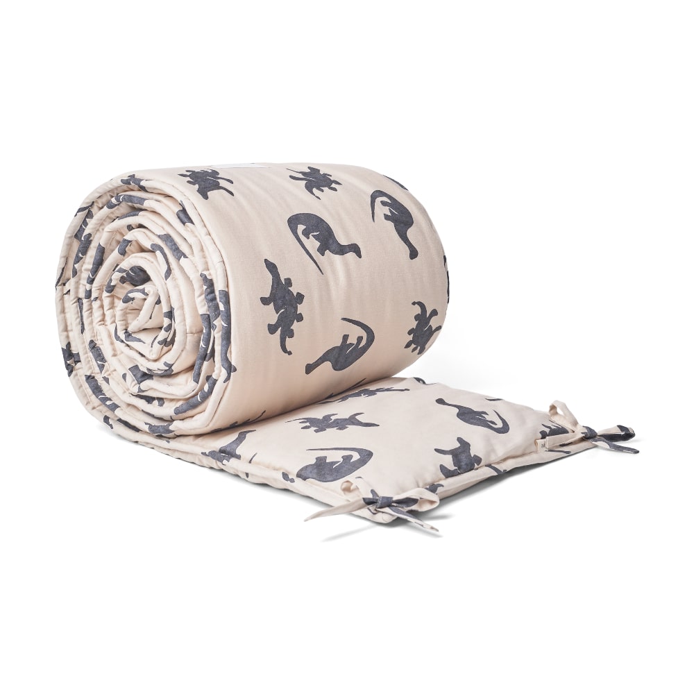 That's Mine Lotus sengerand - Mono dino - 65% Organic cotton / 35% Recycled polyester Buy Sovetid||Sengerande||Favoritter||personale here.