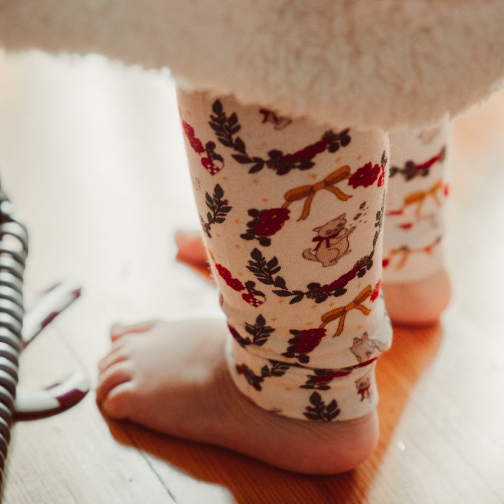 That's Mine Elois leggings - Christmas wreath - 48% Organic cotton / 47% Modal / 5% Elastan Buy Tøj||Leggings||Bukser & shorts||Alle||personale||Basics||alt minus sløjfe||mette-sale||Winter 2025 here.