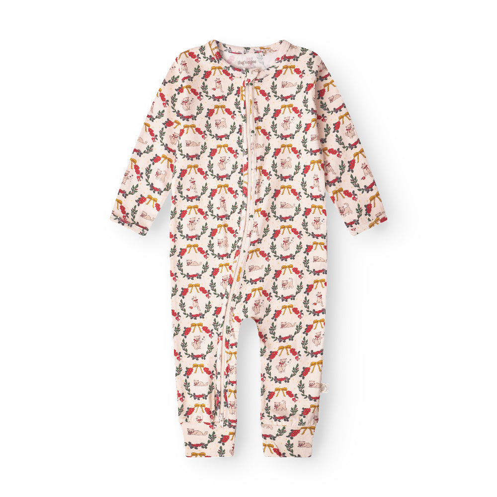 That's Mine Elliotte onesie - Christmas wreath - 48% Organic cotton / 47% Modal / 5% Elastane Buy Overdele||Onesies||personale||Basics til de små||AW25 here.