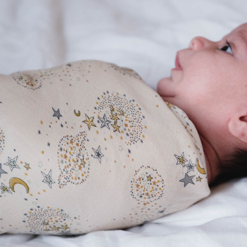 That's Mine Jana svøb - Million stars - 100% Organic cotton Buy Amning & pusletid||Pusle||Babysvøb||personale||Basics til de små||AW25 here.