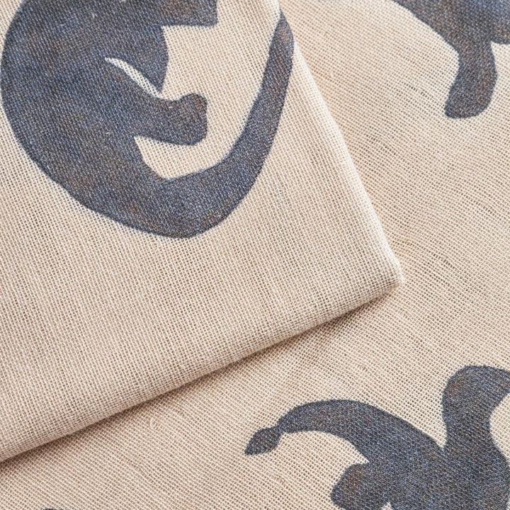 That's Mine Jana svøb - Mono dino - 100% Organic cotton Buy Amning & pusletid||Pusle||Babysvøb||Alle||Favoritter||personale||Efterår & vinter 2025||alt minus sløjfe||NOOS||AW25 NOOS||mette-sale||Dinosaurtøj & kostumer||Mono dino here.