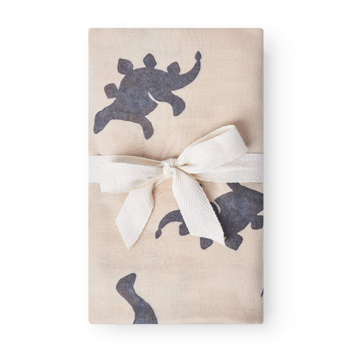 That's Mine Jana svøb - Mono dino - 100% Organic cotton Buy Amning & pusletid||Pusle||Babysvøb||personale||Basics til de små||AW25 here.