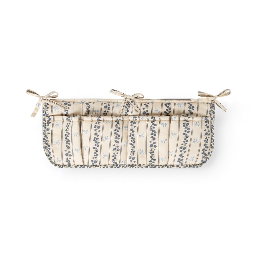 That's Mine Louis sengelomme - Bell flower - 85% Organic cotton / 15% Recycled polyester Buy Sovetid||Sengelommer||personale||AW25 here.