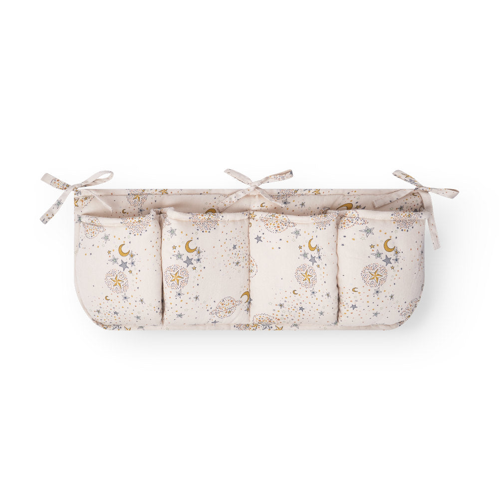 That's Mine Louis sengelomme - Million stars - 85% Organic cotton / 15% Recycled polyester Buy Sovetid||Sengelommer||personale||AW25 here.