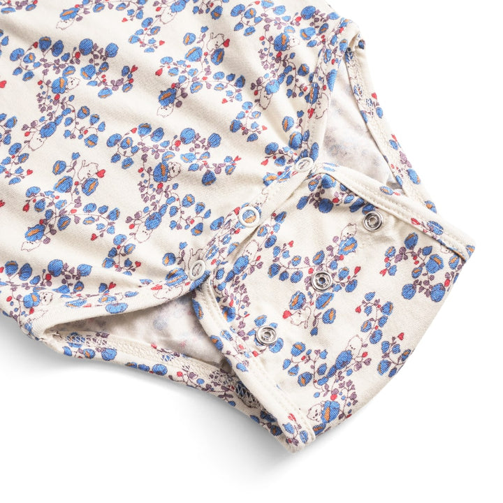 That's Mine Ella bodystocking - Blue bells - 48% Organic cotton / 47% Modal / 5% Elastane Buy Tøj||Bodystockings||Undertøj||Alle||personale||Basics||Efterår & vinter 2025||alt minus sløjfe||mette-sale||Blue bells||drop 1 aw25 here.