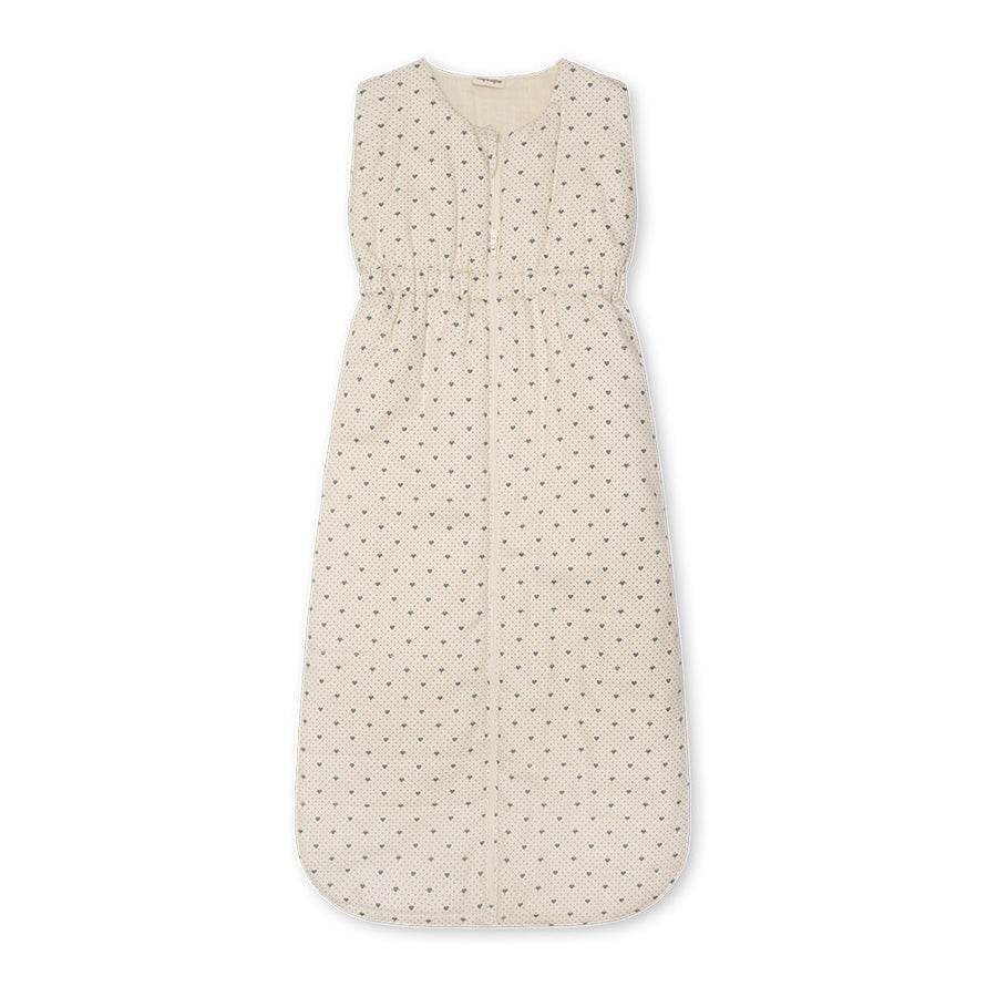 That's Mine Agnes sleeping bag - Lots of love sky - 80% Organic cotton, 20% Recycled polyester Buy Sovetid||Soveposer||Favoritter||personale||Efterår 2024||Lots of love here.