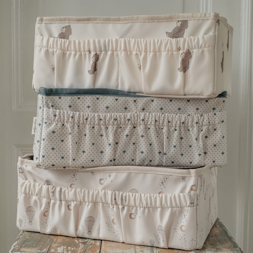 That's Mine Lily pusleopbevaringskasse - Bees and bears - 100% Recycled polyester Buy Amning & pusletid||Pusle||Alle||Favoritter||personale||Bees and bears||AW24 - VIP adgang||Efterår og vinter 2024||Pusleopbevaringskasser||Forår og sommer 2025||Gaver under 200 kr.||alt minus sløjfe||NOOS||mette-sale here.