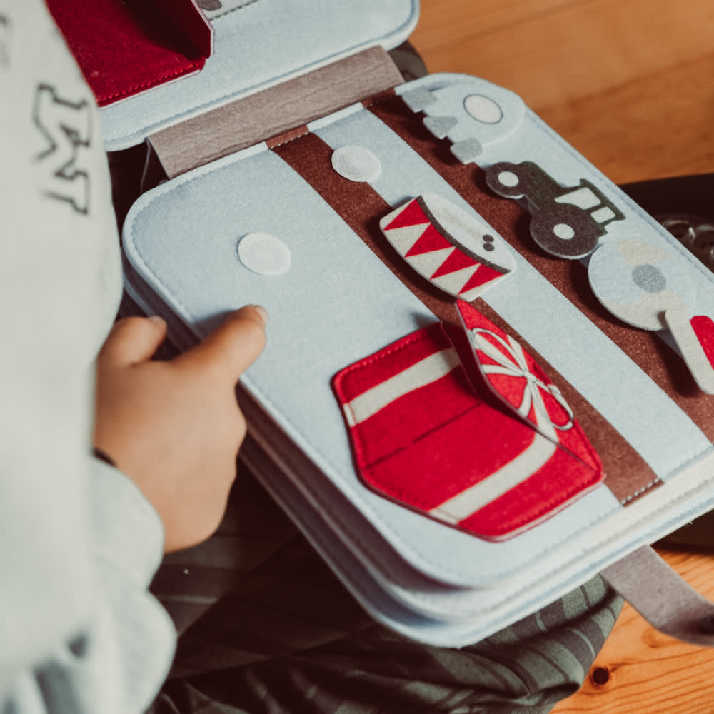 That's Mine Emory filt aktivitetsbog - Christmas bear - 100% Polyester felt Buy Legetid||Legetøj||Aktivitetslegetøj||Alle||personale||Forår og sommer 2025||alt minus sløjfe||mette-sale||Winter 2025 here.