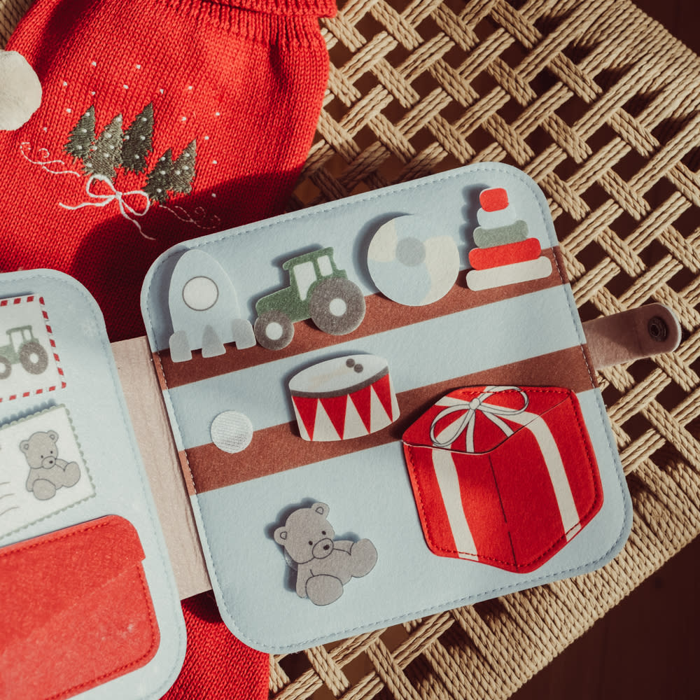 That's Mine Emory filt aktivitetsbog - Christmas bear - 100% Polyester felt Buy Legetid||Legetøj||Aktivitetslegetøj||Alle||personale||Forår og sommer 2025||alt minus sløjfe||mette-sale||Winter 2025 here.