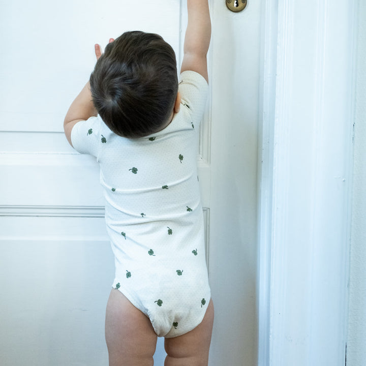 That's Mine Ellis SS bodystocking - Specks of luck - 48% Organic cotton / 47% Modal / 5% Elastane Buy Bodystockings||Undertøj||personale||Basics here.