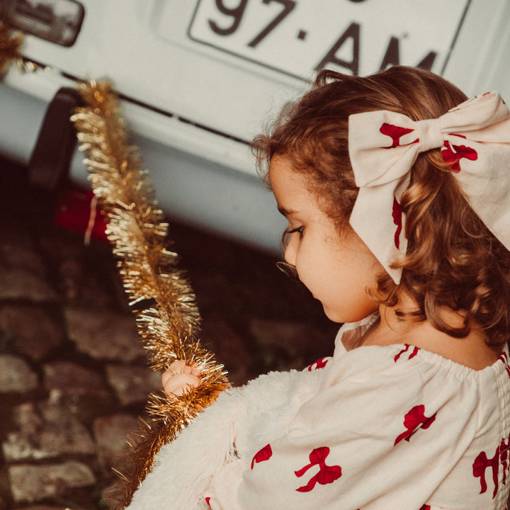 That's Mine Tori hair bow clips - 2 pack - Rouge boucle - 100% Organic cotton Buy Tøj||Alle||personale||alt minus sløjfe||mette-sale||Winter 2025 here.