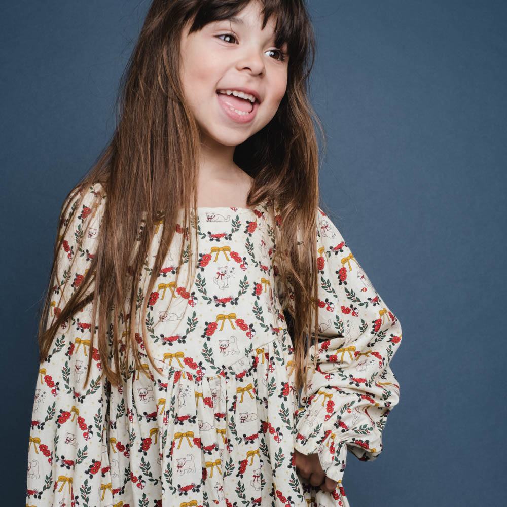 That's Mine Sarah dress - Christmas wreath - 100% Organic cotton Buy Tøj||Kjoler||Kjoler & nederdele||Alle||personale||alt minus sløjfe||mette-sale||Winter 2025 here.