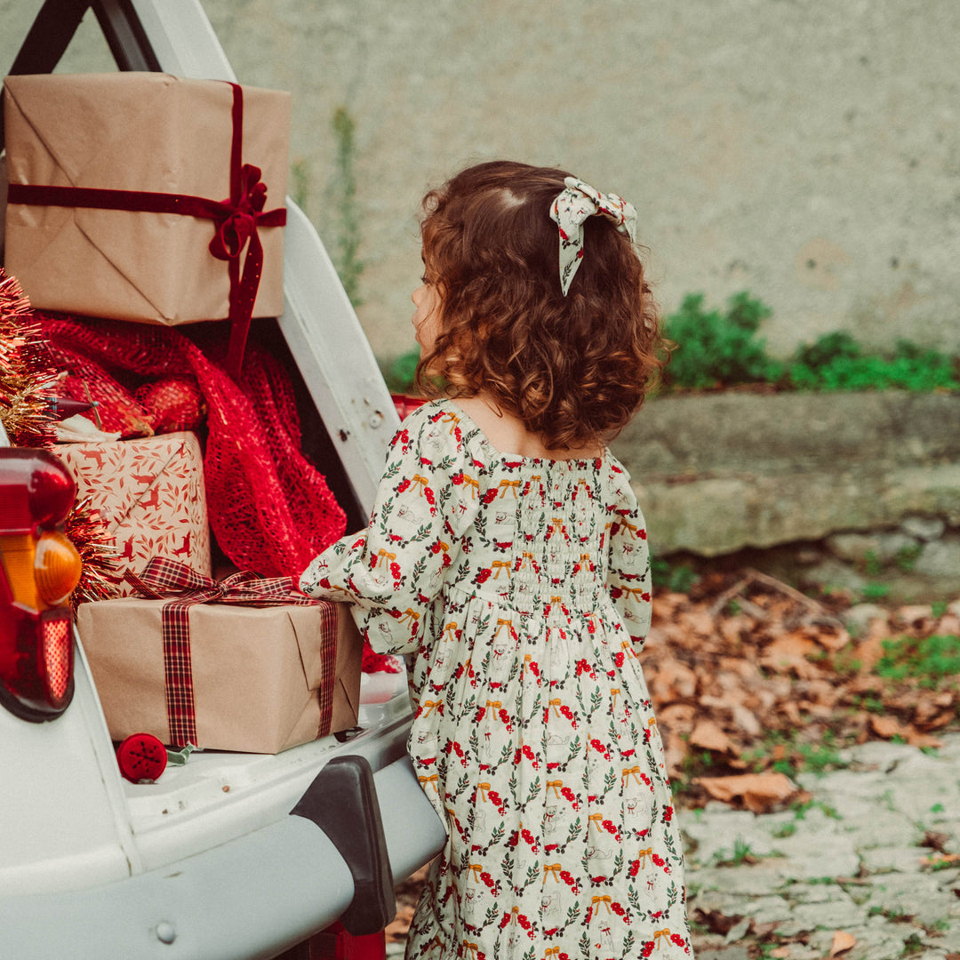 That's Mine Sarah dress - Christmas wreath - 100% Organic cotton Buy Tøj||Kjoler||Kjoler & nederdele||Alle||personale||alt minus sløjfe||mette-sale||Winter 2025 here.