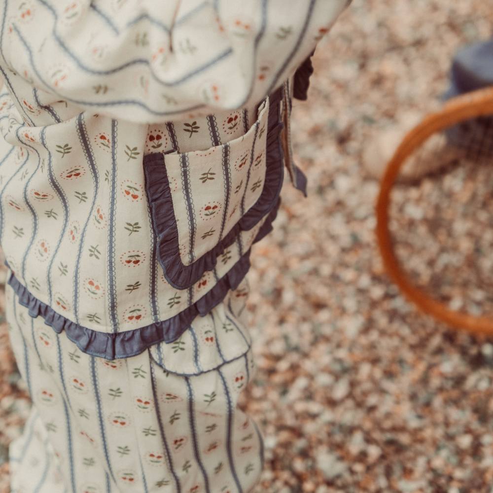 That's Mine Fleur Shirt - Love berry - 100% Organic cotton Buy Tøj||Overdele||Skjorter||Alle||personale||Efterår & vinter 2025||alt minus sløjfe||mette-sale||Love berry||drop 1 aw25 here.