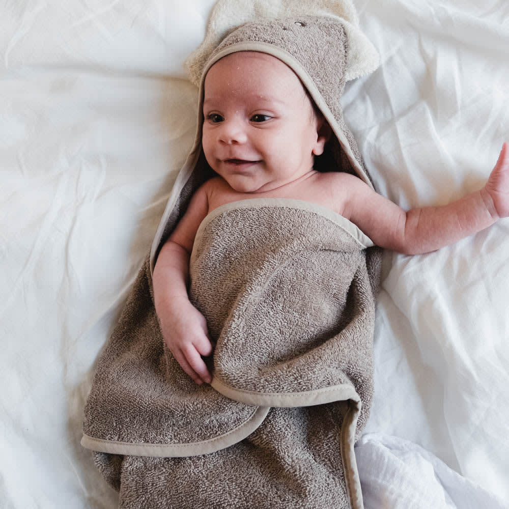 That's Mine Moly towel swaddle - Dino - 100% Organic cotton terry Buy Badetid||Håndklæder||Bolig & udstyr||Alle||Favoritter||personale||Efterår & vinter 2025||alt minus sløjfe||NOOS||AW25 NOOS||mette-sale||Dinosaurtøj & kostumer here.