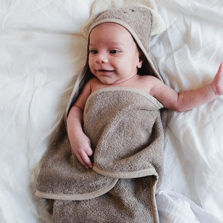 That's Mine Moly towel swaddle - Dino - 100% Organic cotton terry Buy Badetid||Håndklæder||Bolig & udstyr||Alle||Favoritter||personale||Efterår & vinter 2025||alt minus sløjfe||NOOS||AW25 NOOS||mette-sale||Dinosaurtøj & kostumer here.