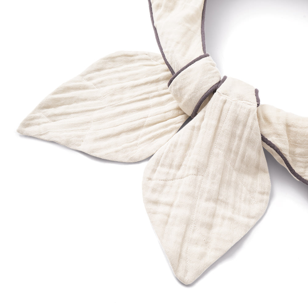 That's Mine Collab nursing pillow - French Oak - 45% Organic cotton / 55% Thermoballs Buy Amning & pusletid||Pusle||Amning||personale||Amning||That's Mine x Élhée here.