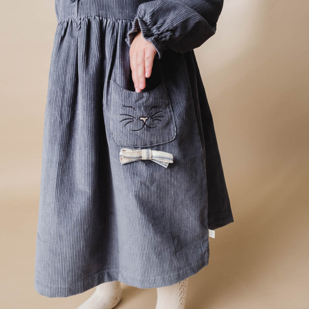 That's Mine Rosalia dress - Flint stone - 100% Organic cotton Buy Tøj||Kjoler||Kjoler & nederdele||Alle||personale||Efterår & vinter 2025||alt minus sløjfe||mette-sale||drop 1 aw25 here.