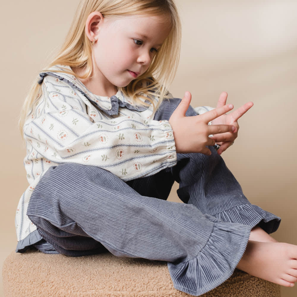 That's Mine Rosanna pants - Flint stone - 100% Organic cotton Buy Tøj||Bukser||Bukser & shorts||Alle||personale||Efterår & vinter 2025||alt minus sløjfe||mette-sale||drop 1 aw25 here.