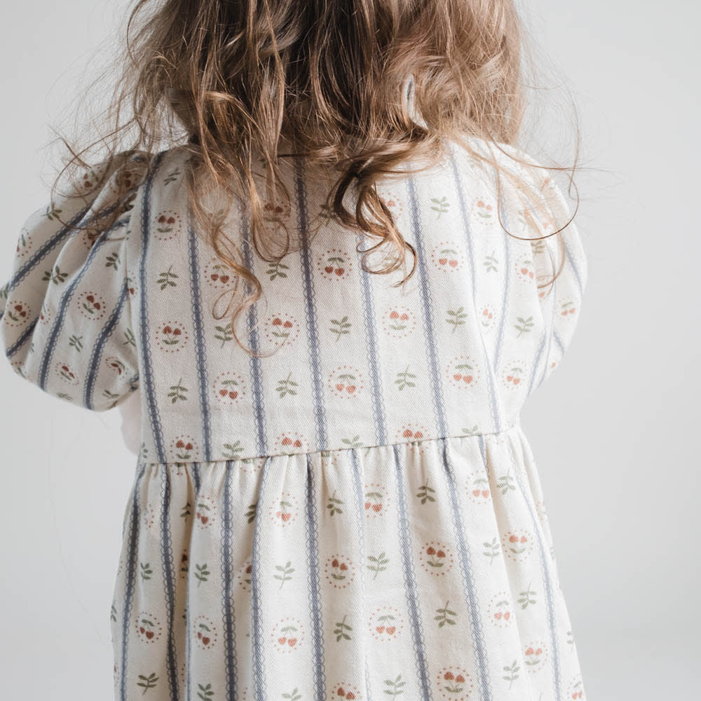 That's Mine Flicka dress - Love berry - 100% Organic cotton Buy Tøj||Kjoler||Kjoler & nederdele||Alle||personale||Efterår & vinter 2025||alt minus sløjfe||mette-sale||Love berry||drop 1 aw25 here.