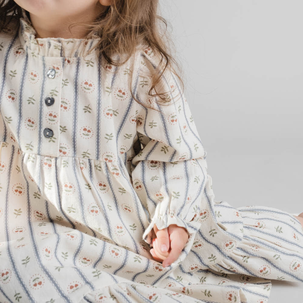 That's Mine Flicka dress - Love berry - 100% Organic cotton Buy Tøj||Kjoler||Kjoler & nederdele||Alle||personale||Efterår & vinter 2025||alt minus sløjfe||mette-sale||Love berry||drop 1 aw25 here.