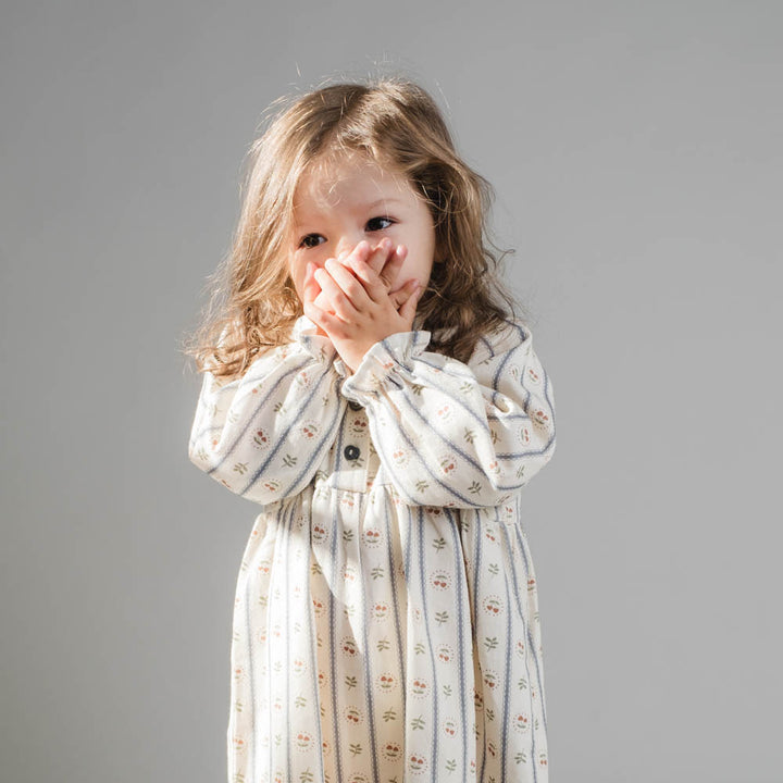 That's Mine Flicka dress - Love berry - 100% Organic cotton Buy Tøj||Kjoler||Kjoler & nederdele||Alle||personale||Efterår & vinter 2025||alt minus sløjfe||mette-sale||Love berry||drop 1 aw25 here.