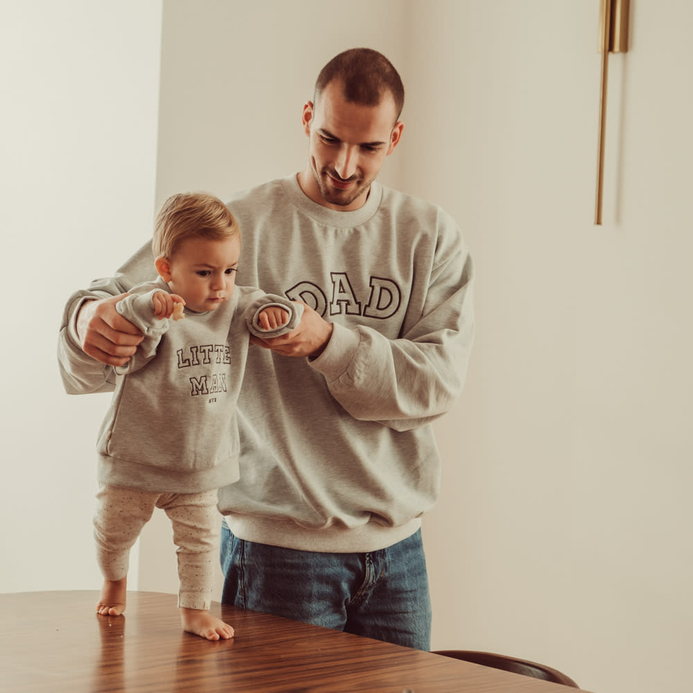 That's Mine Auguste sweatshirt - Dad mvp - 100% cotton Buy Tøj||Overdele||Sweatshirts||Alle||personale||Efterår & vinter 2025||alt minus sløjfe||Sweatsæt||mette-sale||drop 1 aw25 here.