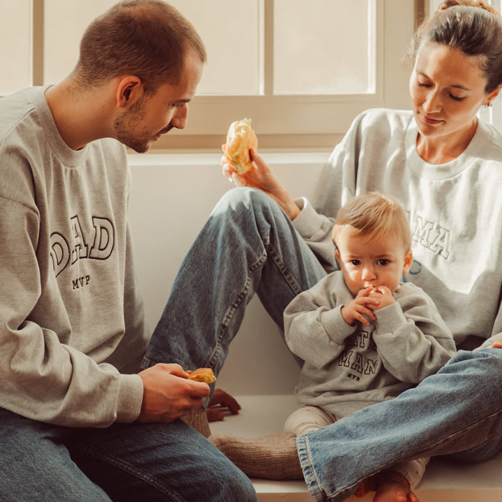 That's Mine Auguste sweatshirt - Dad mvp - 100% cotton Buy Tøj||Overdele||Sweatshirts||Alle||personale||Efterår & vinter 2025||alt minus sløjfe||Sweatsæt||mette-sale||drop 1 aw25 here.
