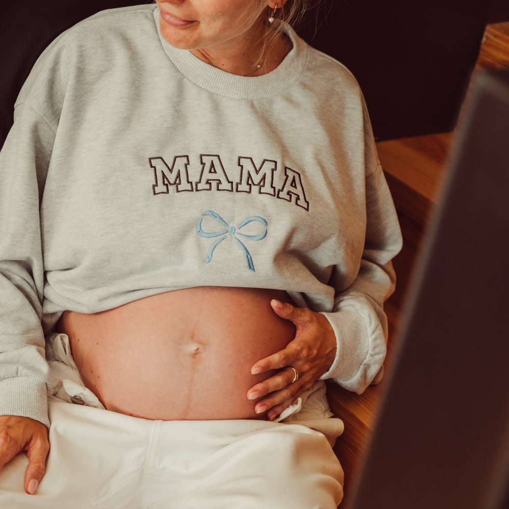 That's Mine Auguste sweatshirt - Mama - 100% cotton Buy Tøj||Overdele||Sweatshirts||Alle||personale||Efterår & vinter 2025||alt minus sløjfe||Sweatsæt||mette-sale||drop 1 aw25 here.