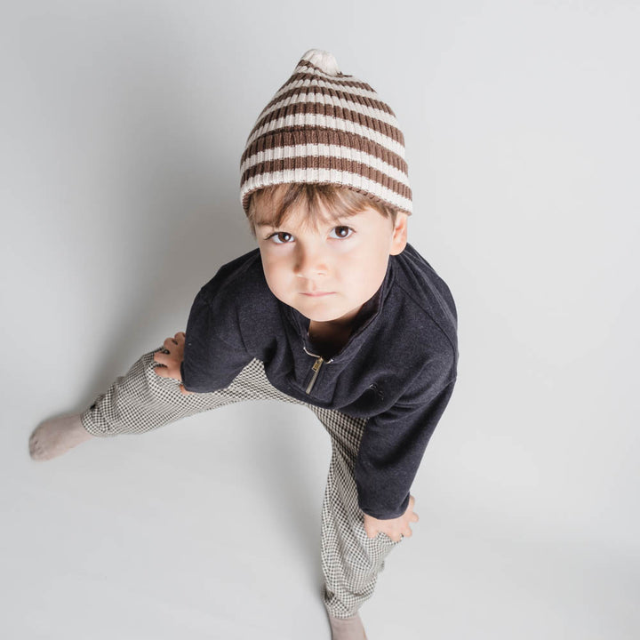 That's Mine Izzy beanie - Brown stripe - 100% Organic cotton Buy Tøj||Overdele||Strik||Alle||personale||Efterår & vinter 2025||alt minus sløjfe||mette-sale||drop 1 aw25 here.