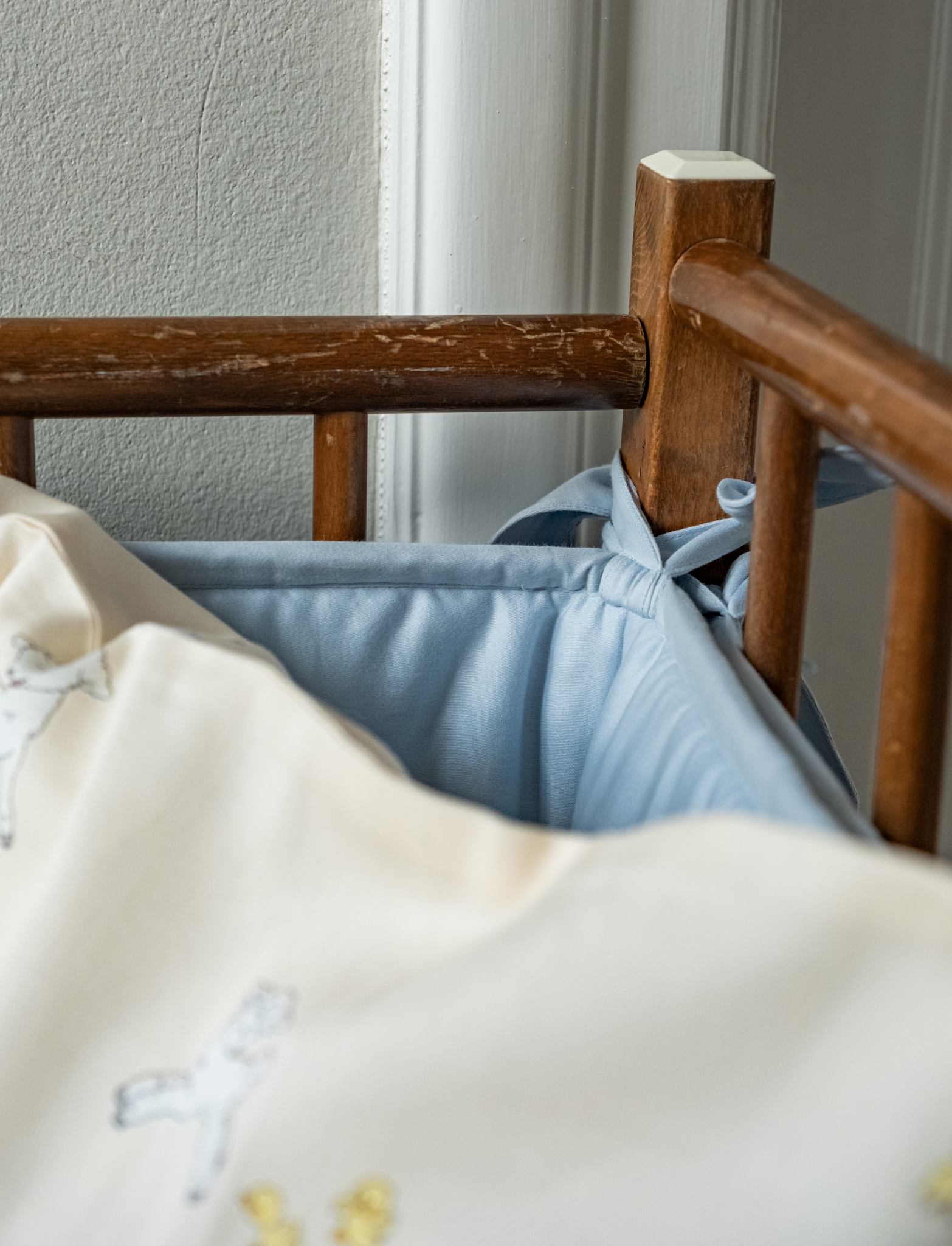 That's Mine London sengerand - Baby blue - 60% Polyester (Genanvendt), 40% Bomuld (Økologisk) Buy Sovetid||Sengerande||personale||Baby essentials||Sengetøj og Soveposer||Bestsellers||AW26||cn||All here.