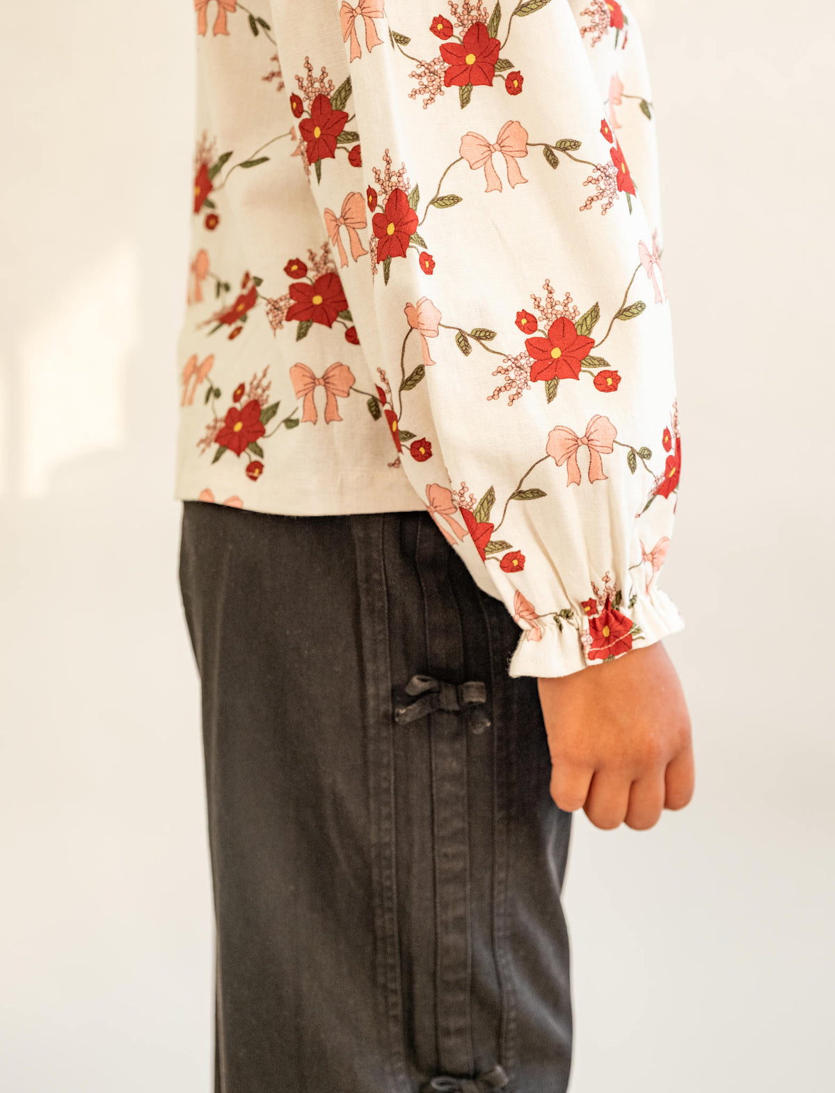 That's Mine Natalina trøje - Flower vine - 85% Bomuld, 15% Hør Buy Overdele||Trøjer og toppe||Skjorter||personale||AW26||All here.