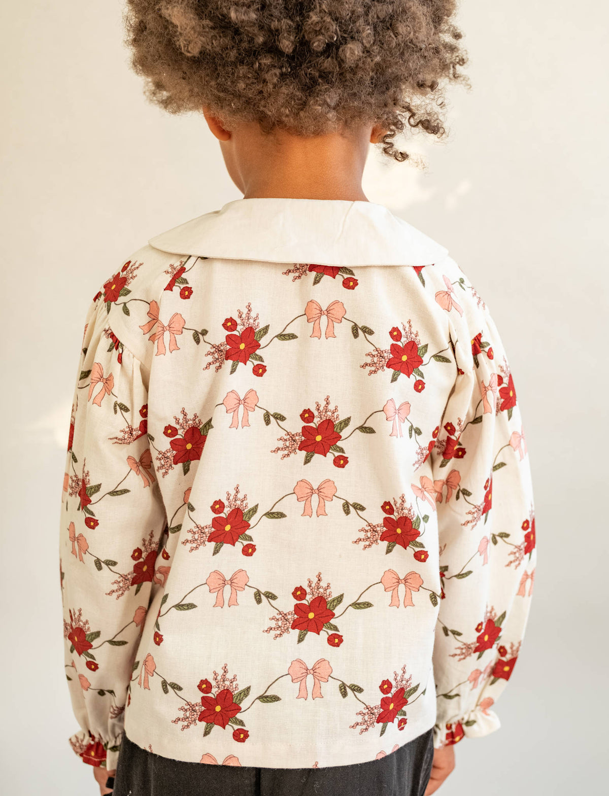 That's Mine Natalina trøje - Flower vine - 85% Bomuld, 15% Hør Buy Overdele||Trøjer og toppe||Skjorter||personale||AW26||All here.